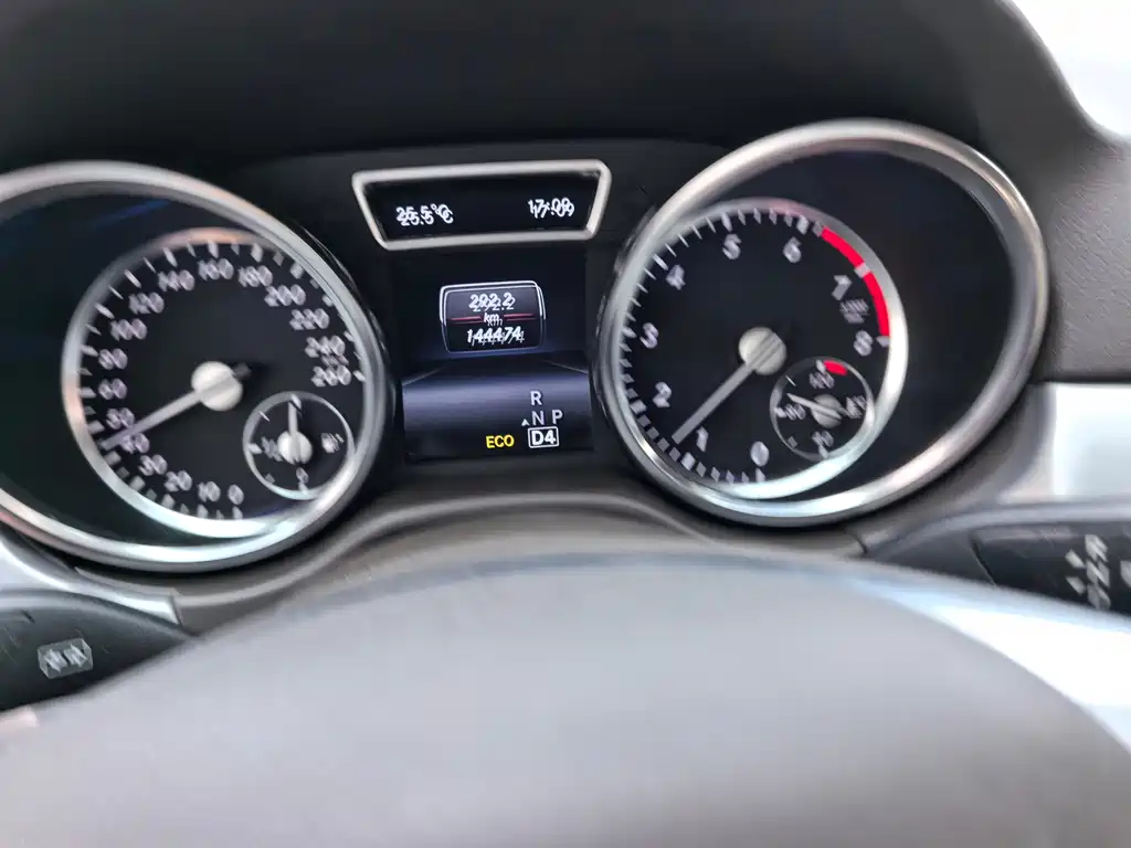 Mercedes-Benz M-Class — миниатюра 10