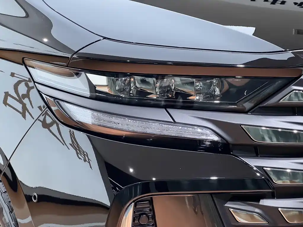 Toyota Vellfire — миниатюра 5