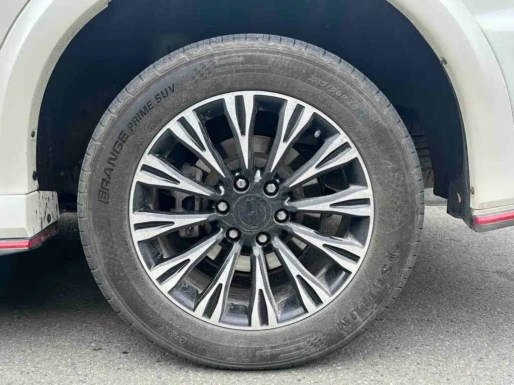 Nissan Patrol — миниатюра 13