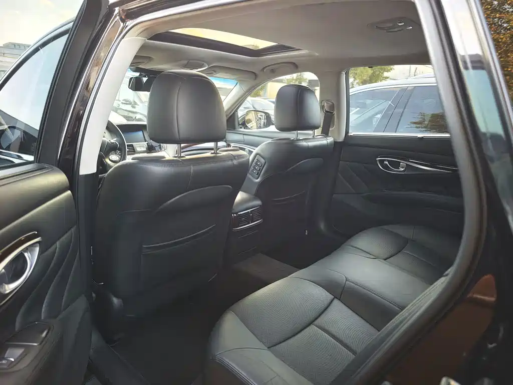 Infiniti Q70 — миниатюра 7