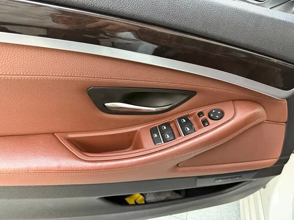 BMW 5 Series — миниатюра 10