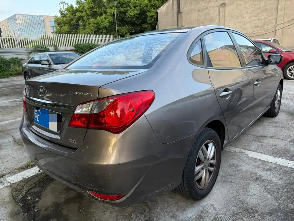 Hyundai Elantra — миниатюра 7