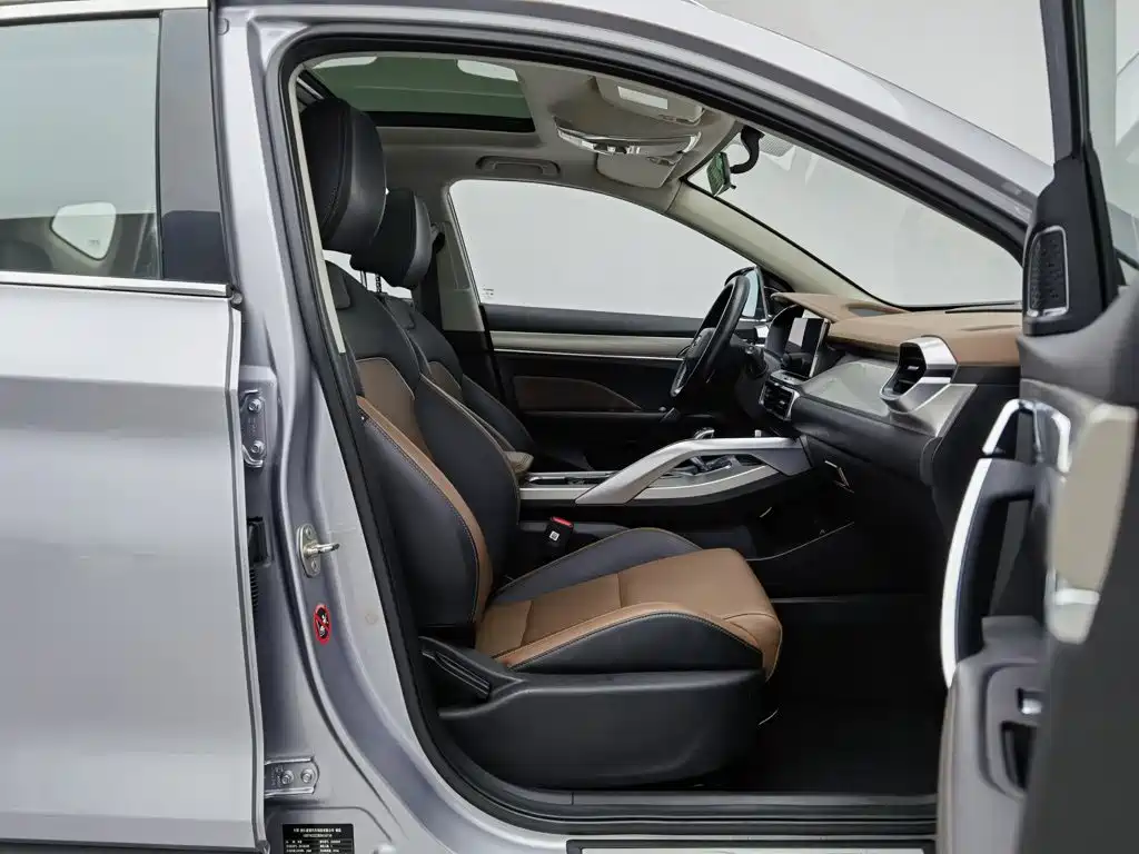 Geely Binyue — миниатюра 23