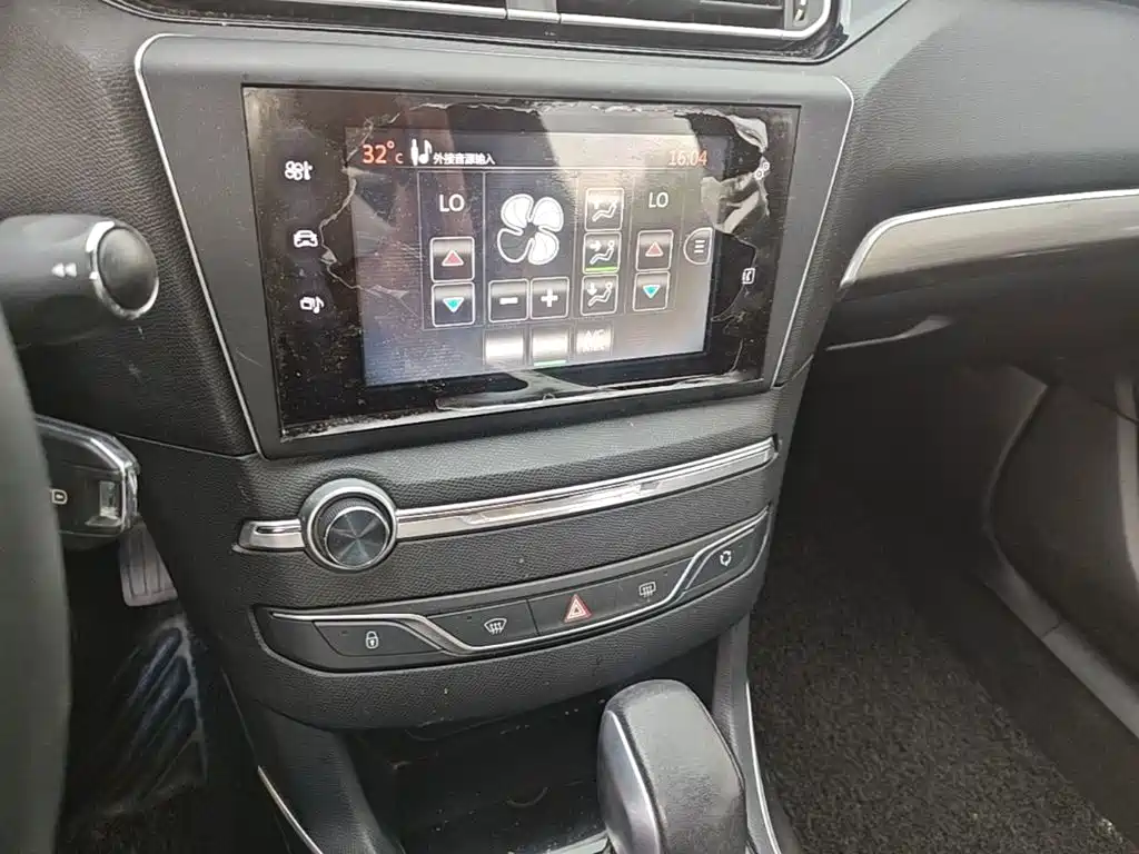 Peugeot 408 — миниатюра 18
