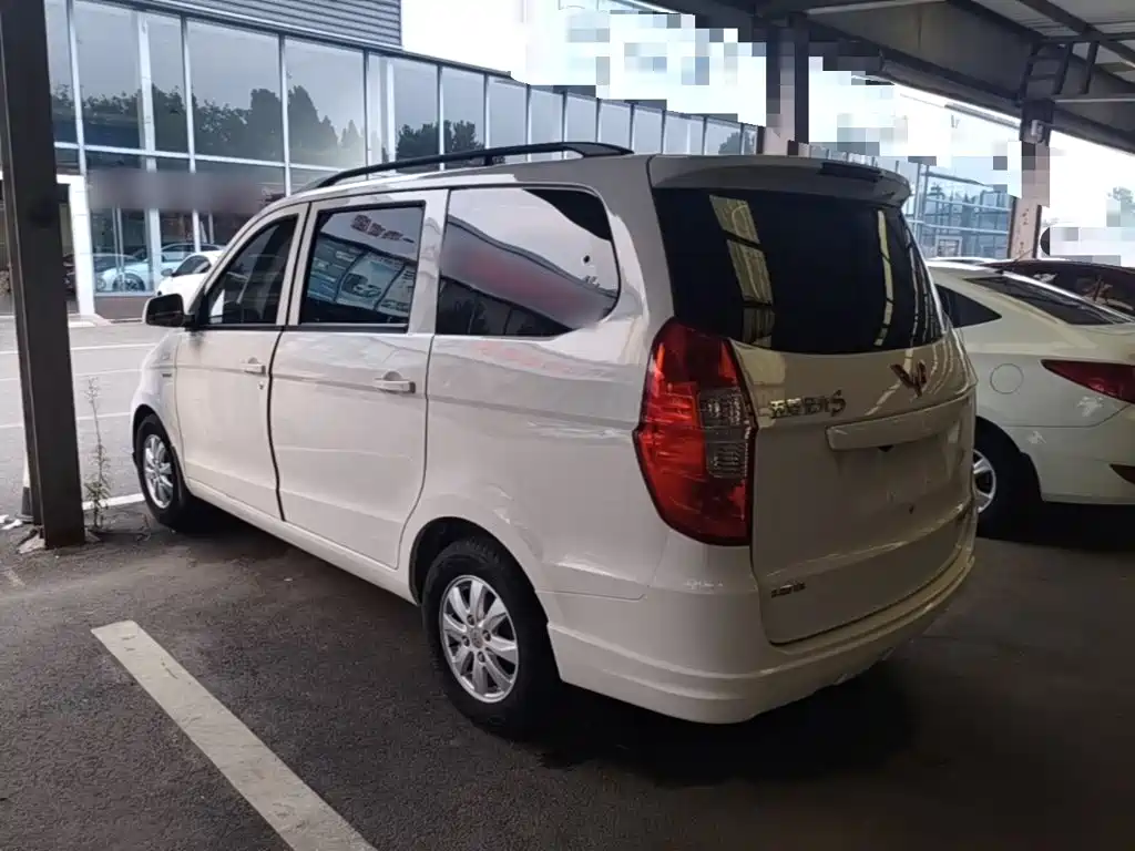 Wuling Hongguang — миниатюра 5