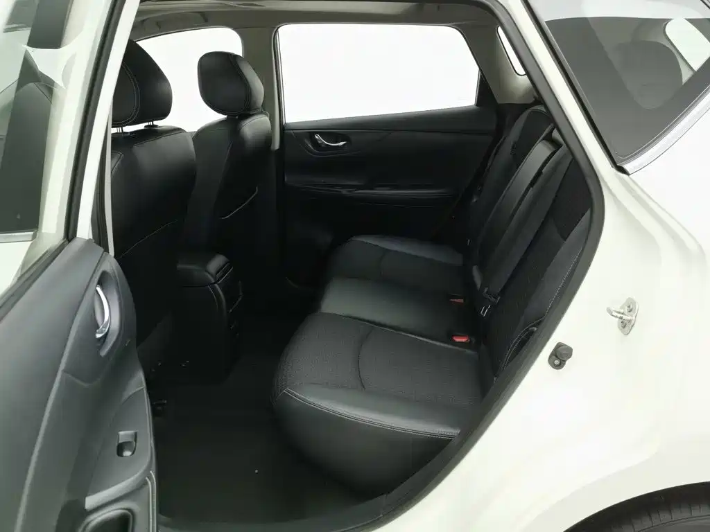 Nissan Tiida — миниатюра 15