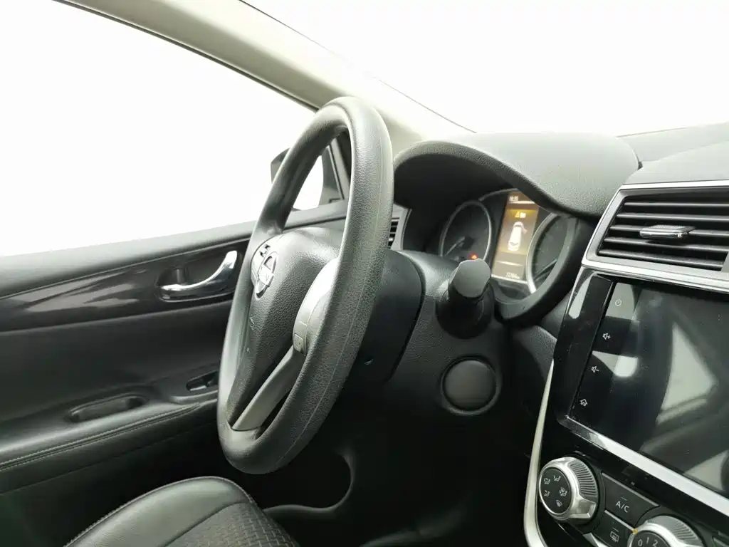Nissan Tiida — миниатюра 22
