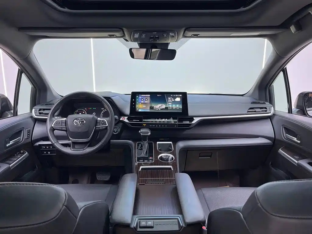 Toyota Granvia — миниатюра 22