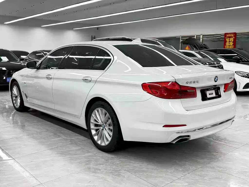 BMW 5 Series — миниатюра 6