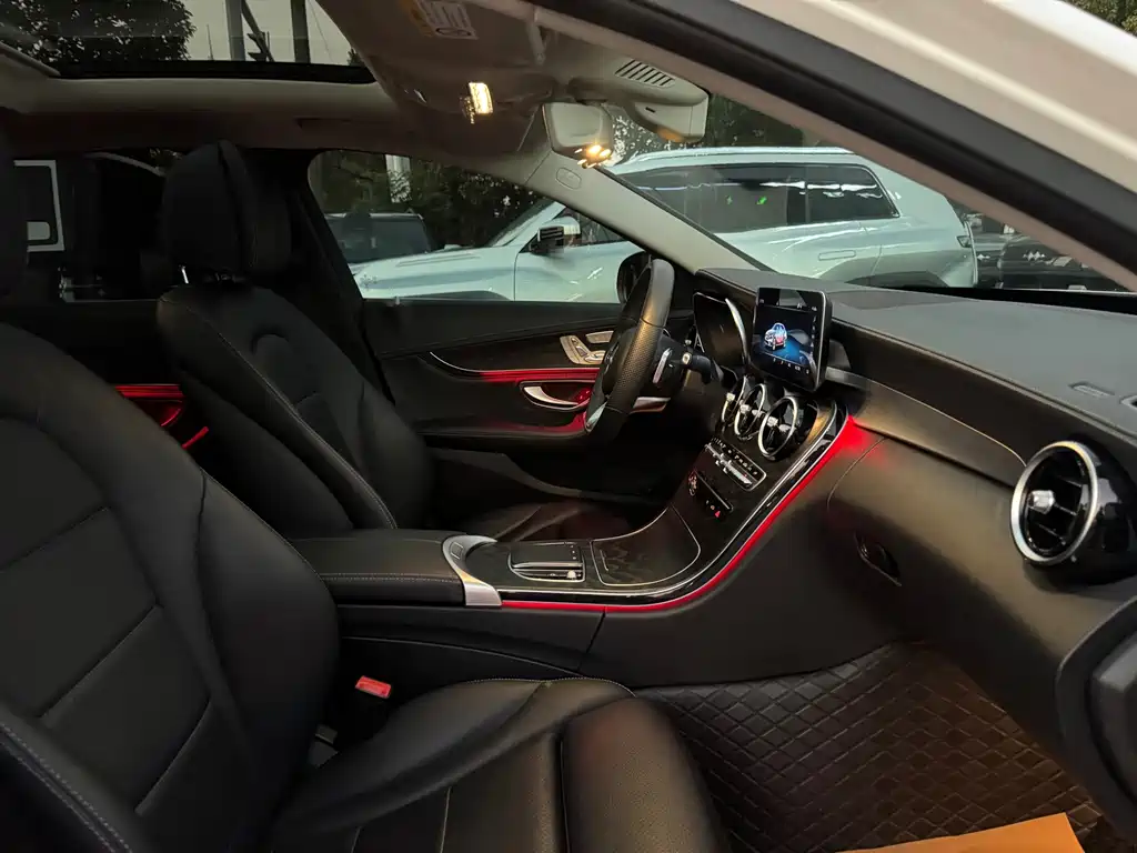 Mercedes-Benz C-Class — миниатюра 12
