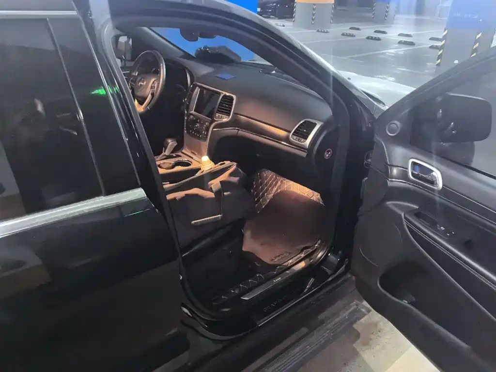 Jeep Grand Cherokee (Import) — миниатюра 20