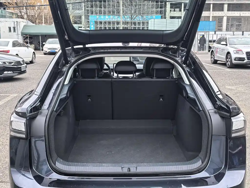 VOLKSWAGEN ID.7 VIZZION