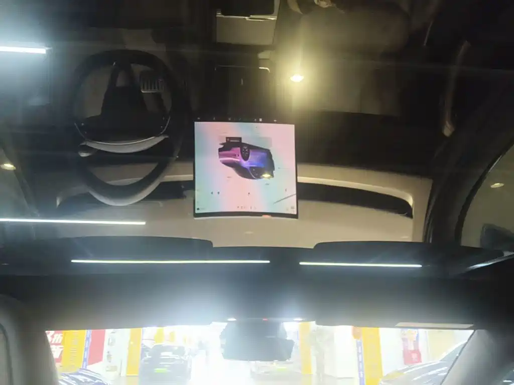 Tesla Model Y L — миниатюра 18