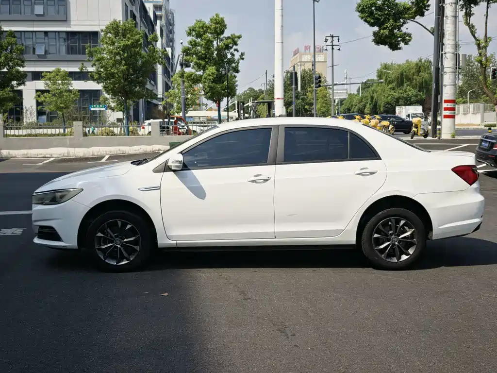 BYD Qin NEV — миниатюра 3