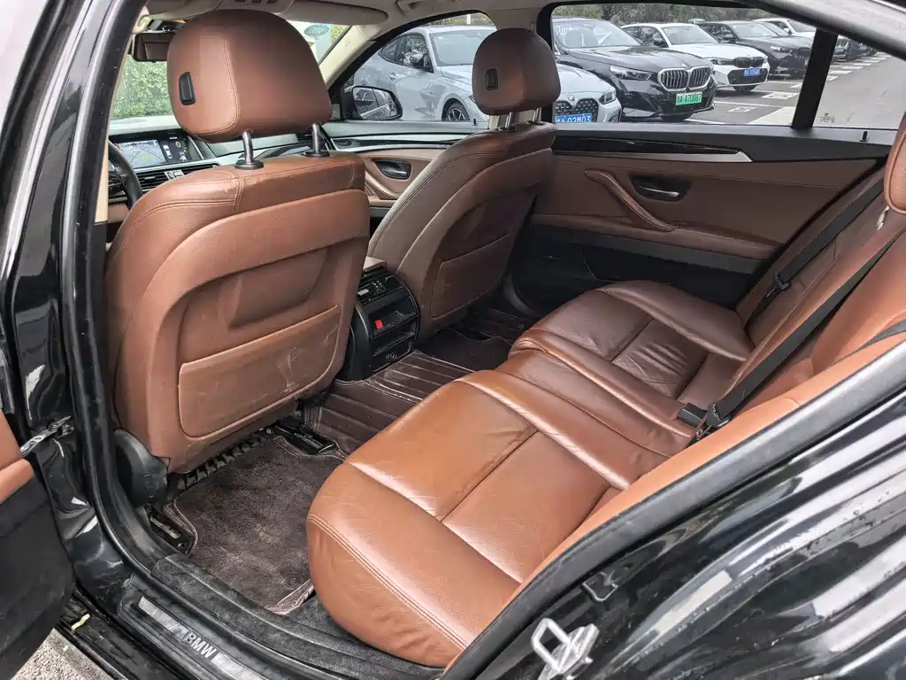 BMW 5 Series — миниатюра 14