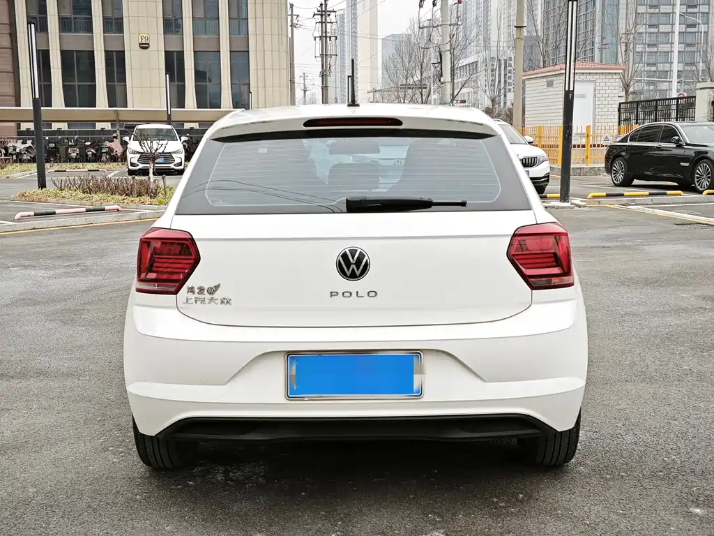 VOLKSWAGEN POLO
