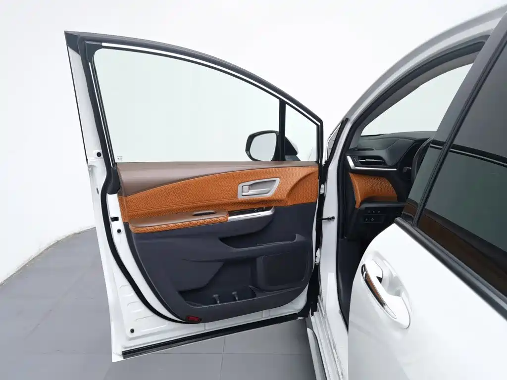 Toyota Granvia — миниатюра 8