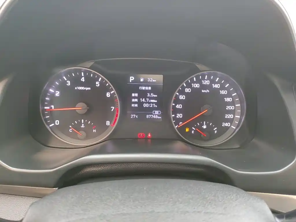 Hyundai Elantra — миниатюра 12