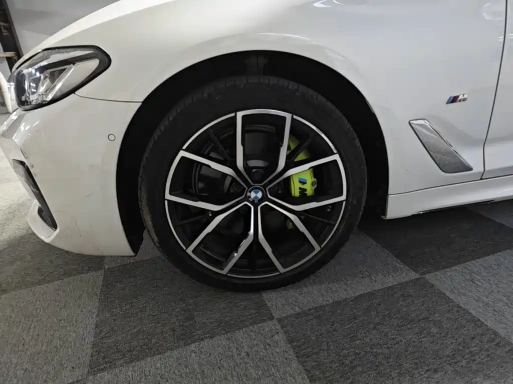 BMW 5 Series — миниатюра 23