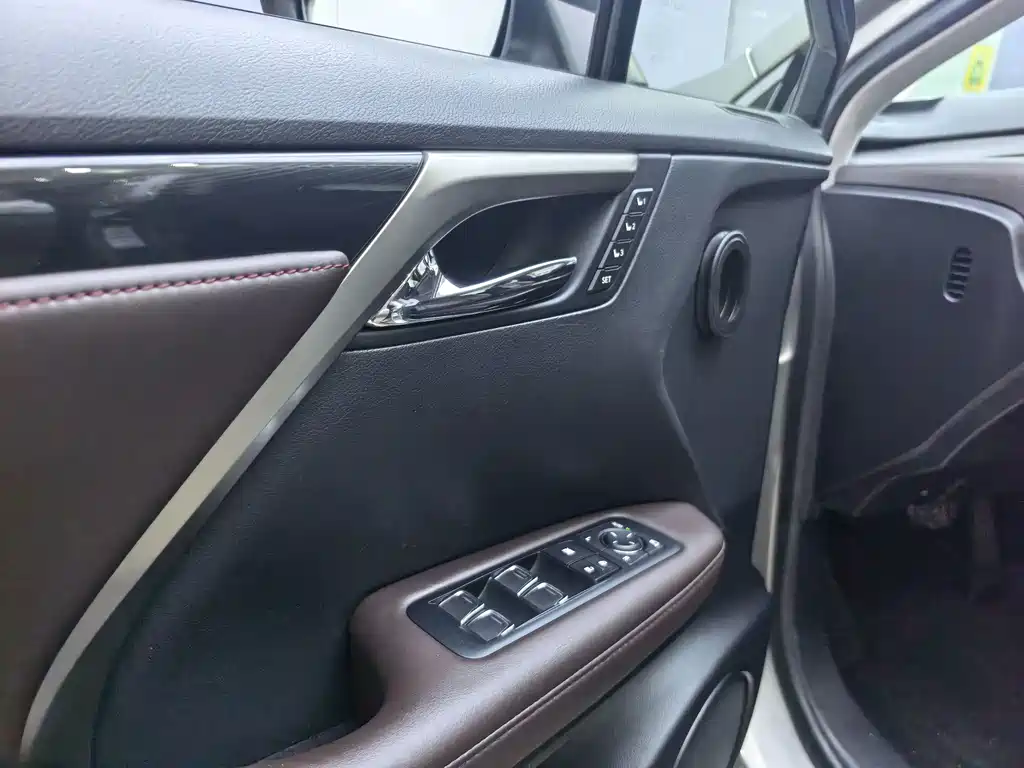 Lexus RX — миниатюра 9