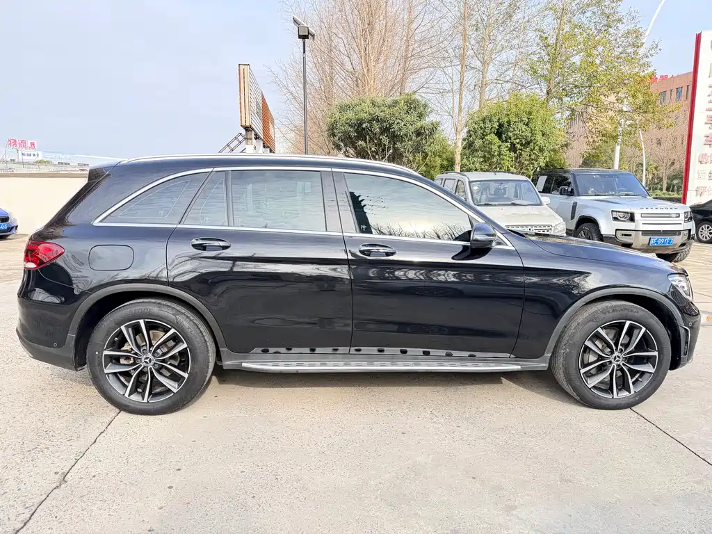 MERCEDES-BENZ GLC
