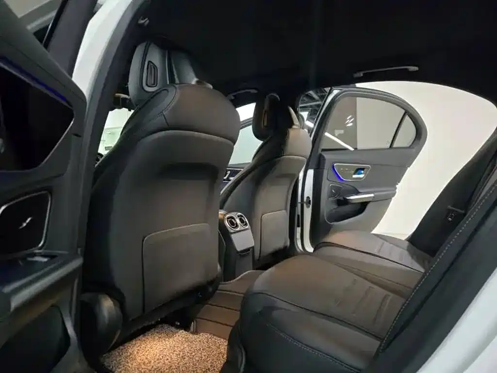 Mercedes-Benz C-Class — миниатюра 6