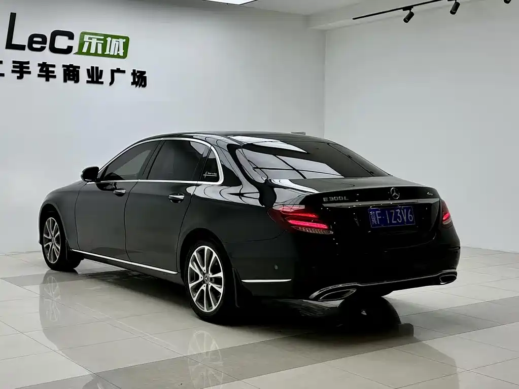 Mercedes-Benz E-Class — миниатюра 6