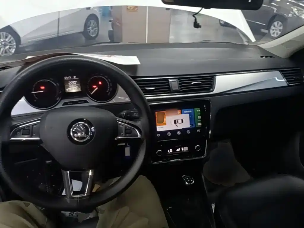Skoda Rapid — миниатюра 10
