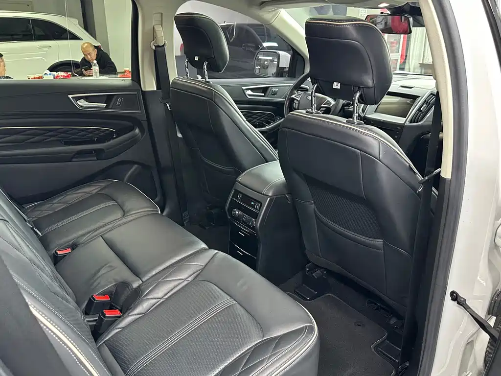 Ford Edge — миниатюра 17