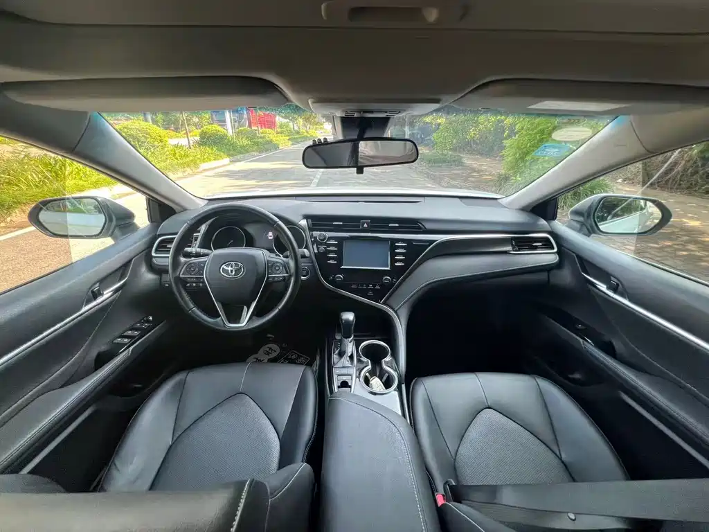 Toyota Camry — миниатюра 6