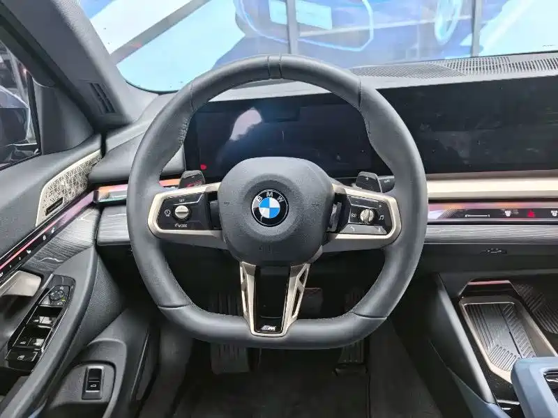 BMW i5 — миниатюра 12