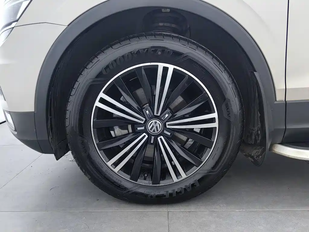 Volkswagen Tiguan L — миниатюра 17
