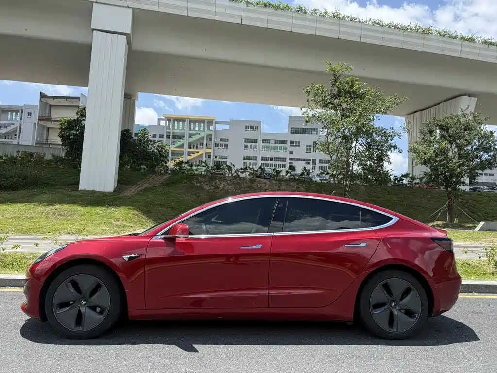 Tesla Model 3 — миниатюра 10