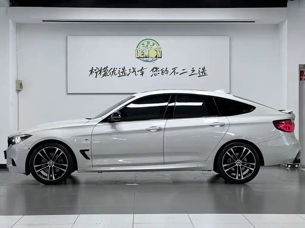 BMW 3 Series GT 3 GT 2019 330i xDrive M Sport