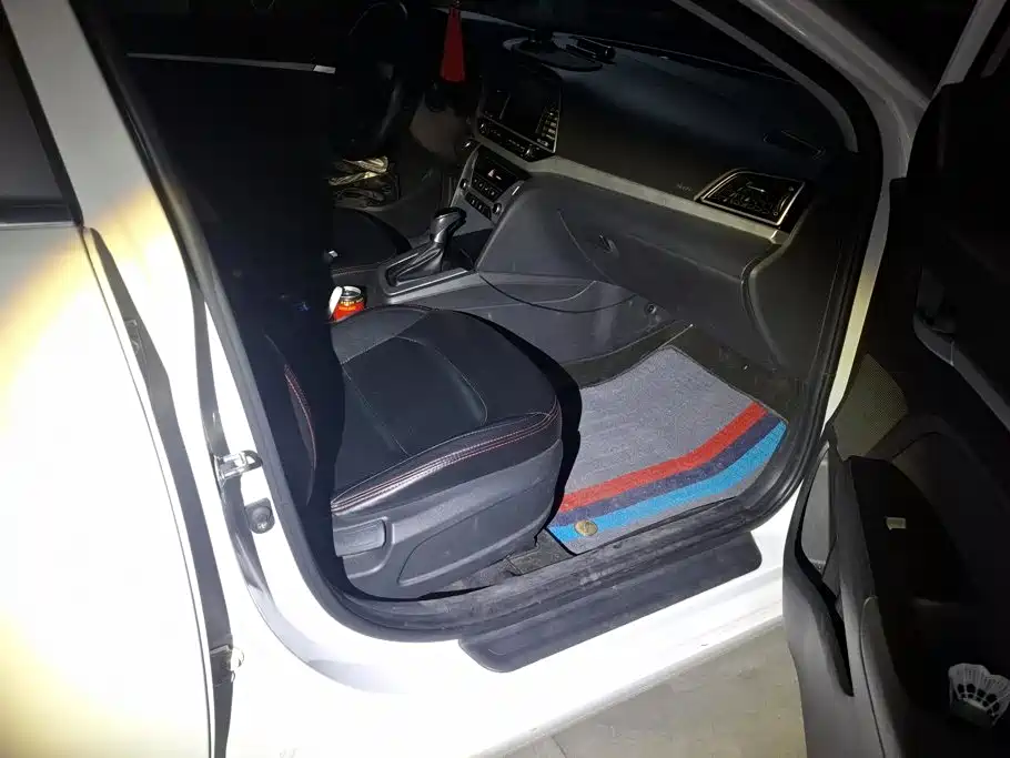 Hyundai Elantra — миниатюра 8