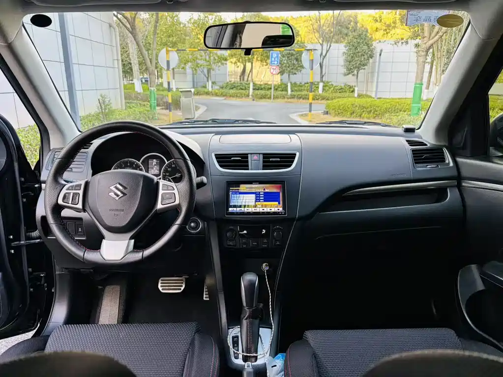 Suzuki Swift 1.6L CVT 2WD Luxury Edition, фото 14