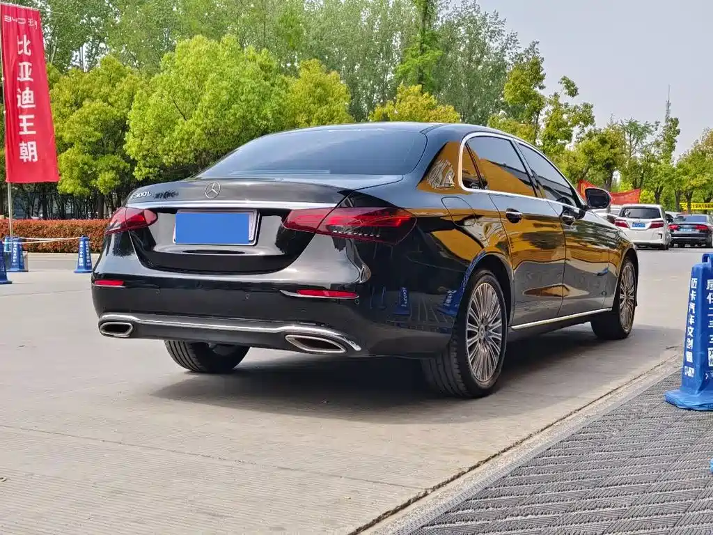 MERCEDES-BENZ E CLASS