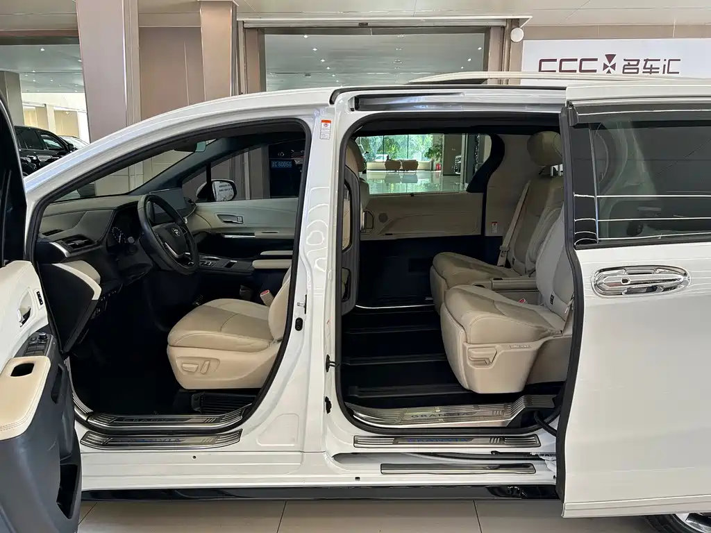 Toyota Granvia — миниатюра 15