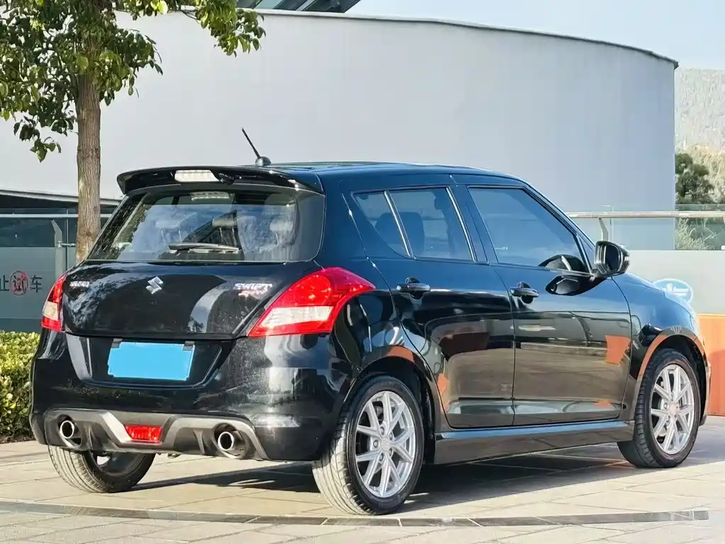 Suzuki Swift 1.6L CVT 2WD Luxury Edition, фото 4
