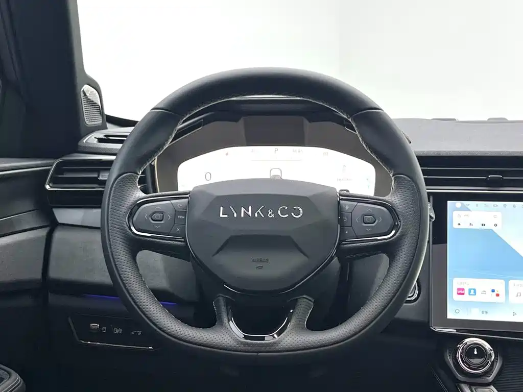 Lynk & Co 01 EM-P — миниатюра 14