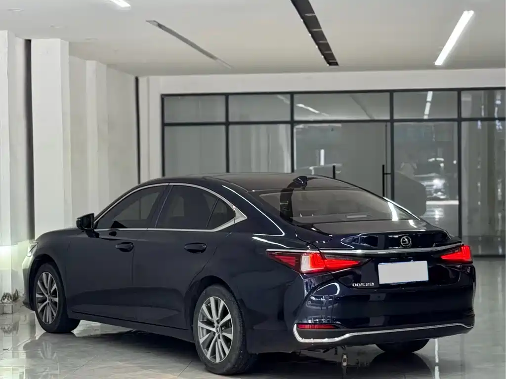 Lexus ES — миниатюра 9