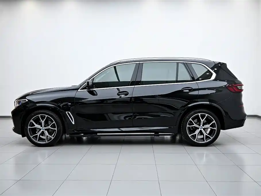 BMW X5 2022 xDrive 40Li M Sport