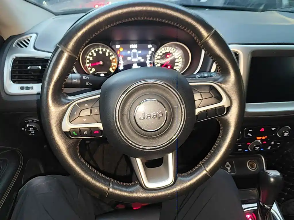 Jeep Compass — миниатюра 11