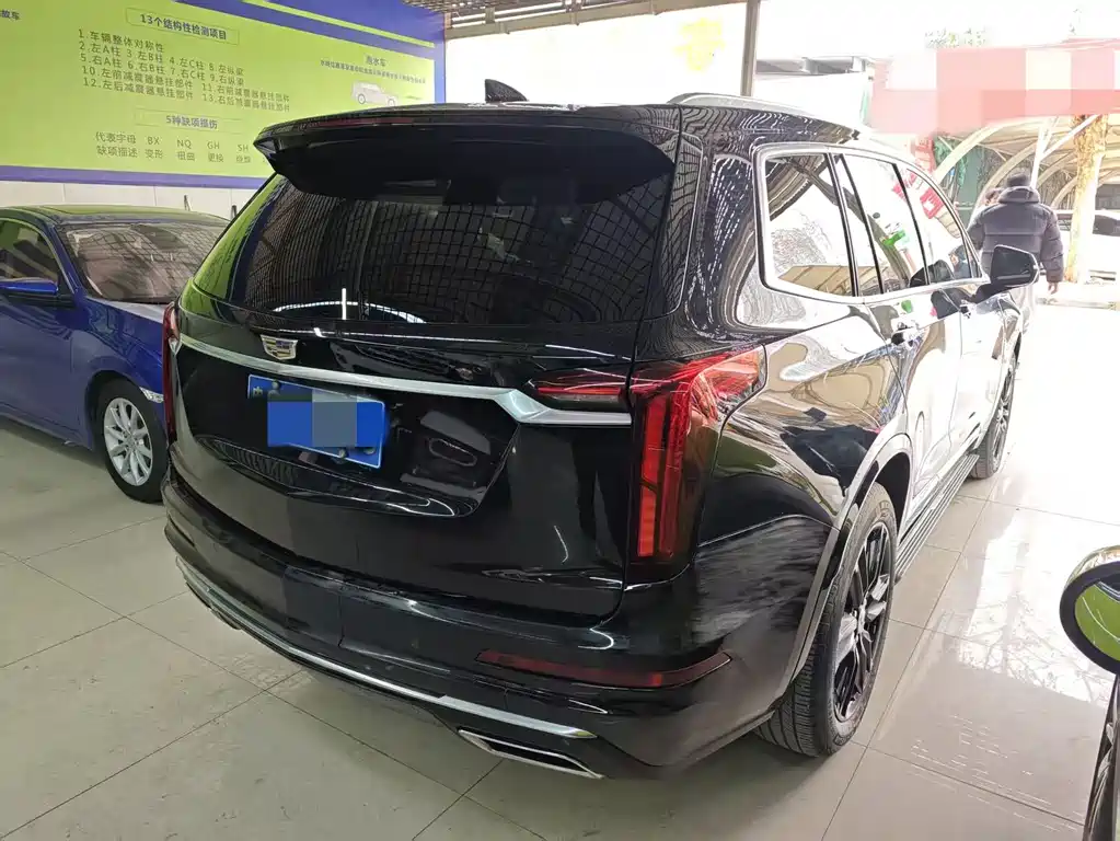 CADILLAC XT6