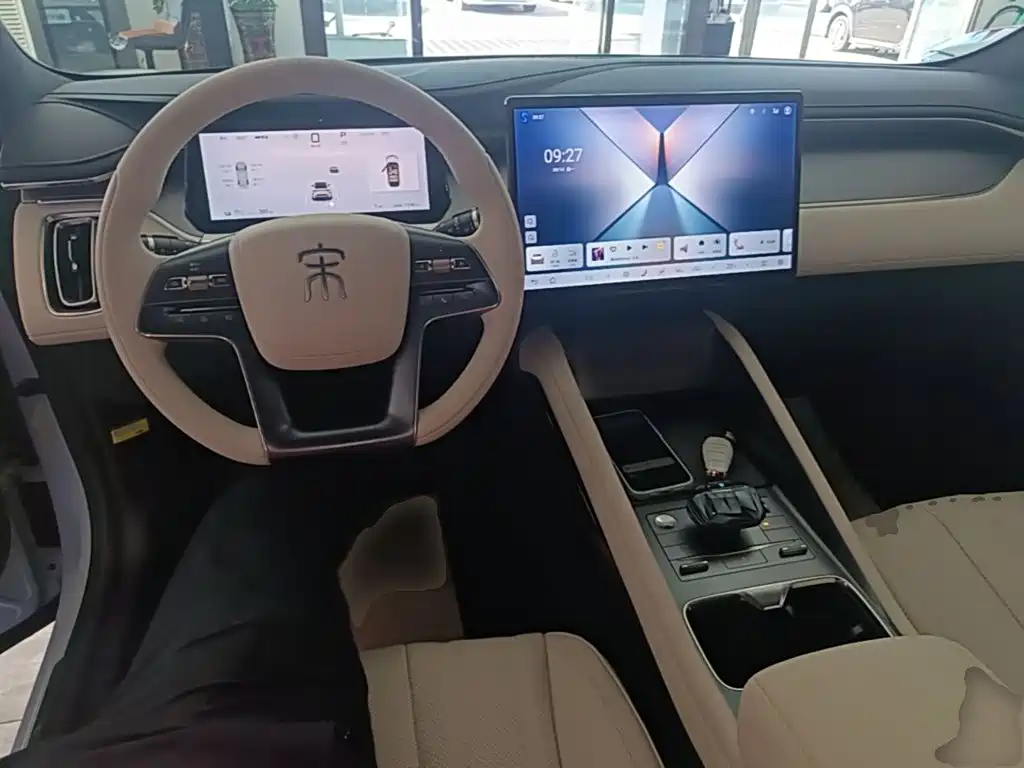 BYD L EV — миниатюра 10