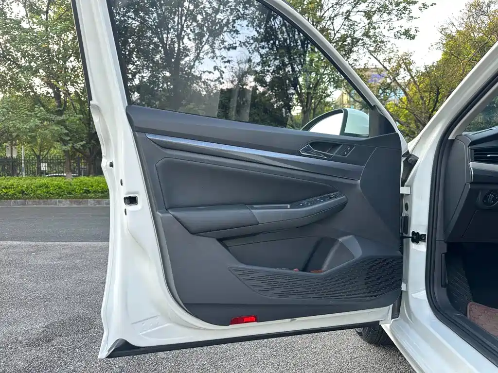 Volkswagen Bora — миниатюра 4