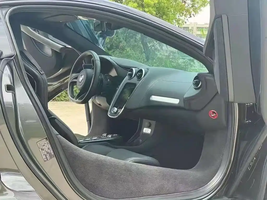 McLaren GT — миниатюра 4