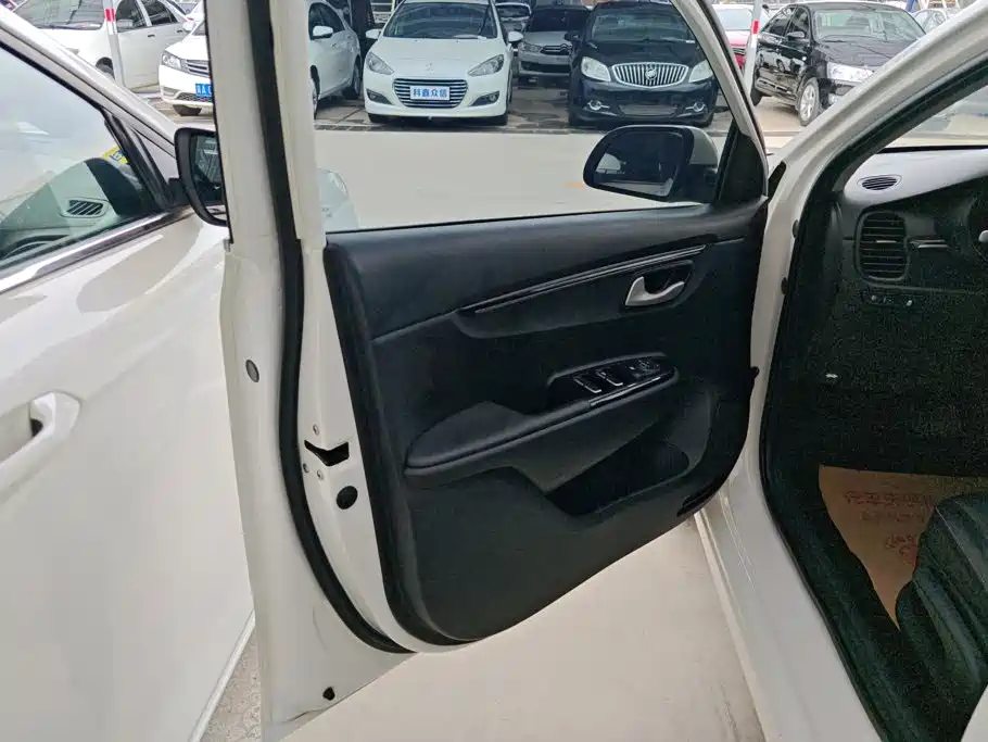Kia K2 — миниатюра 7