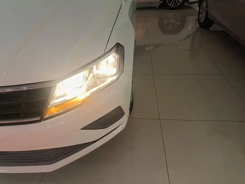 Volkswagen Jetta — миниатюра 24