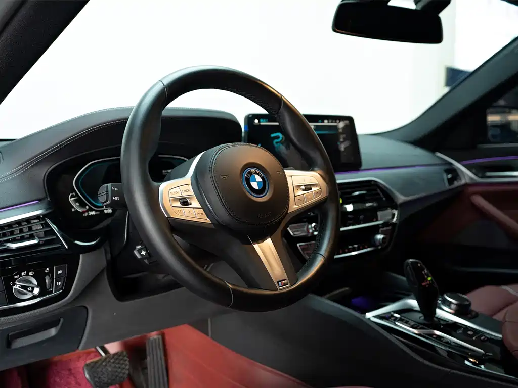 BMW 5 Series New Energy — миниатюра 12